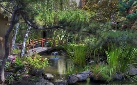 Dinah'S Garden Hotel